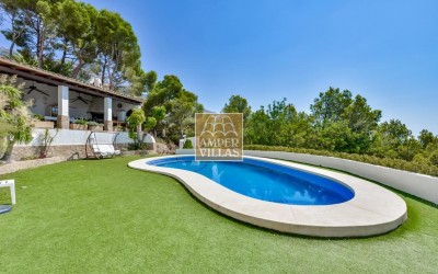 Exclusiva villa con impresionantes vistas panorámicas junto al Club de Golf de Altea